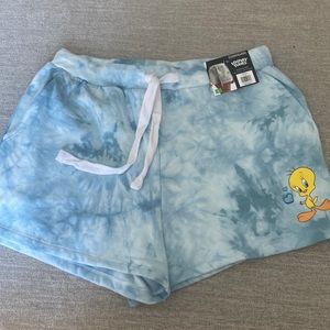Looney Tunes “ Tweetie Bird” tie dye shorts Size Large NWT